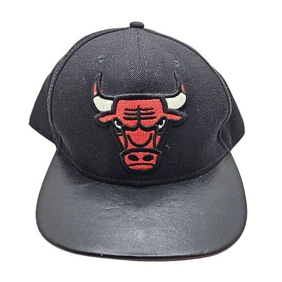Chicago Bulls Mitchell & Ness Snapback Hat Black & Red Embroidered Bull Logo Sna - Picture 1 of 13